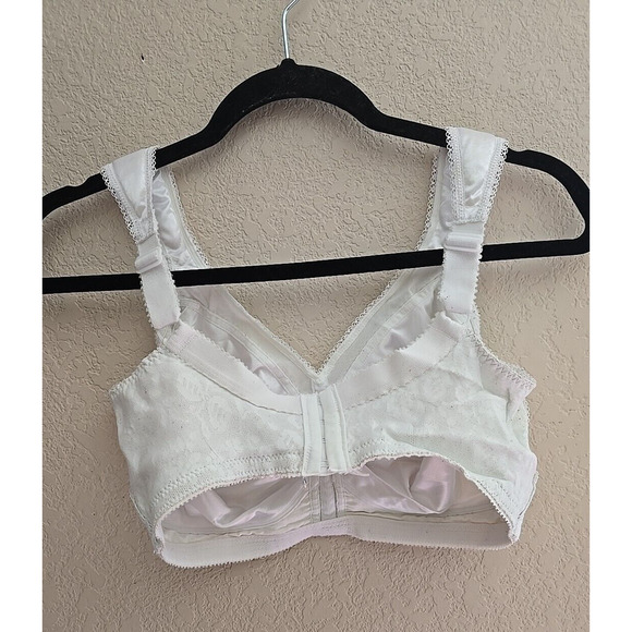Playtex 18 Hour White Pointy Cup Full Coverage Wire Free T-Shirt Bra Size 38DD - Picture 2 of 6